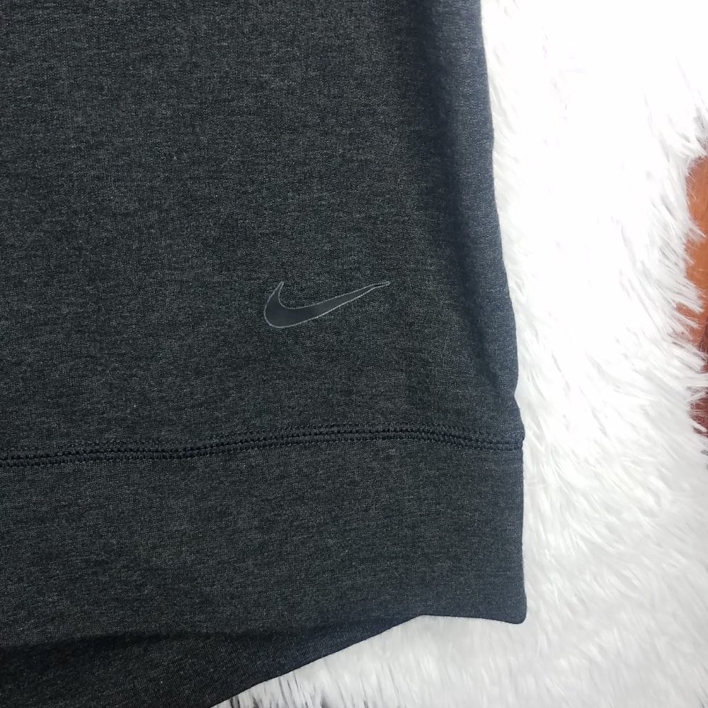 Nike - Picture 2 of 2